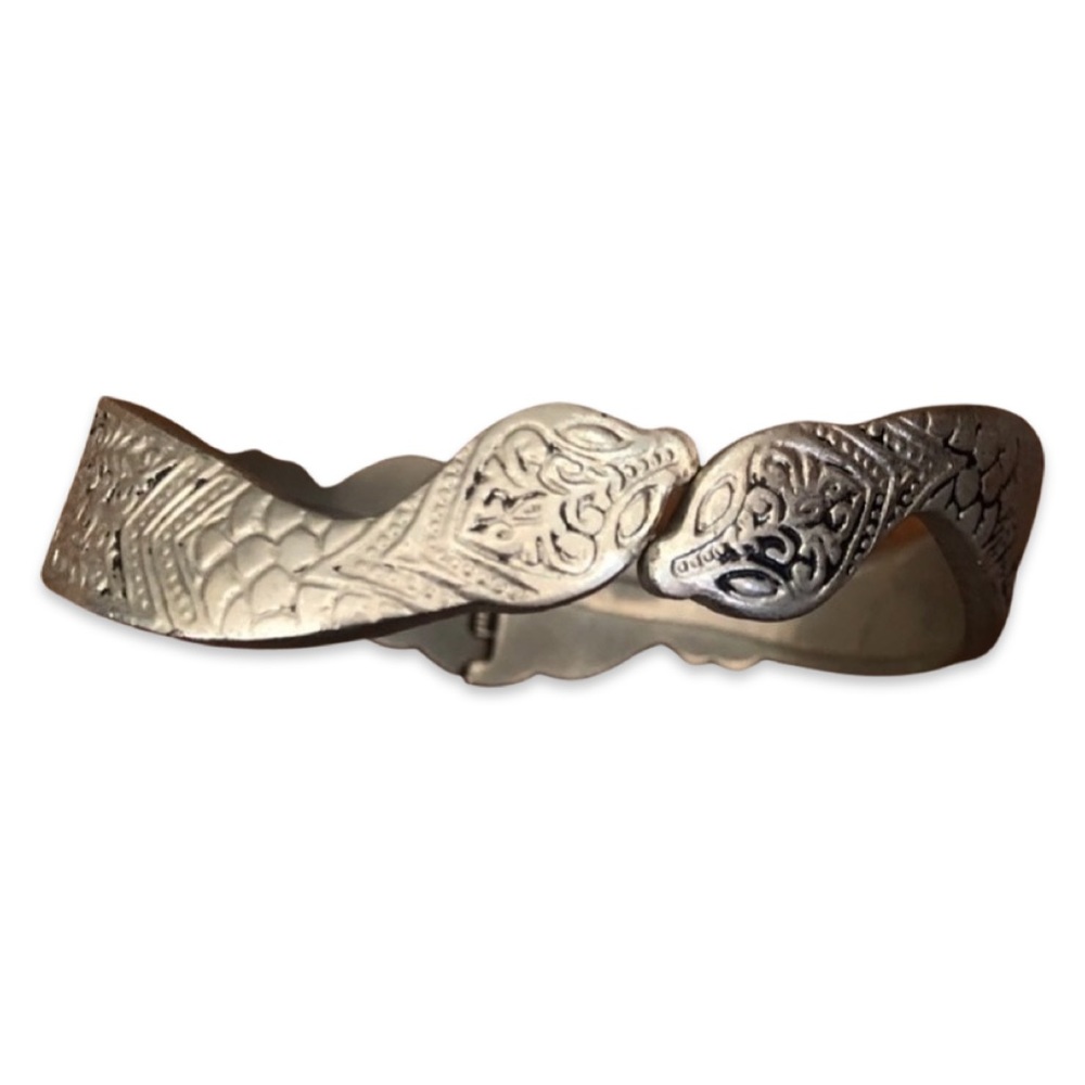 Snake cuff